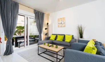 salon del apartamento con acceso a la terraza