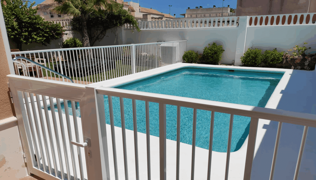 Valla de aluminio para tu piscina en Dénia