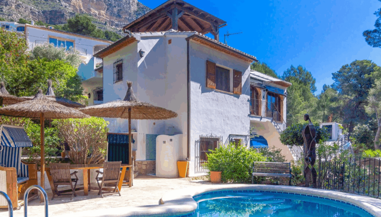 Villa con piscina en venta en El Montgó - MORAGUESPONS