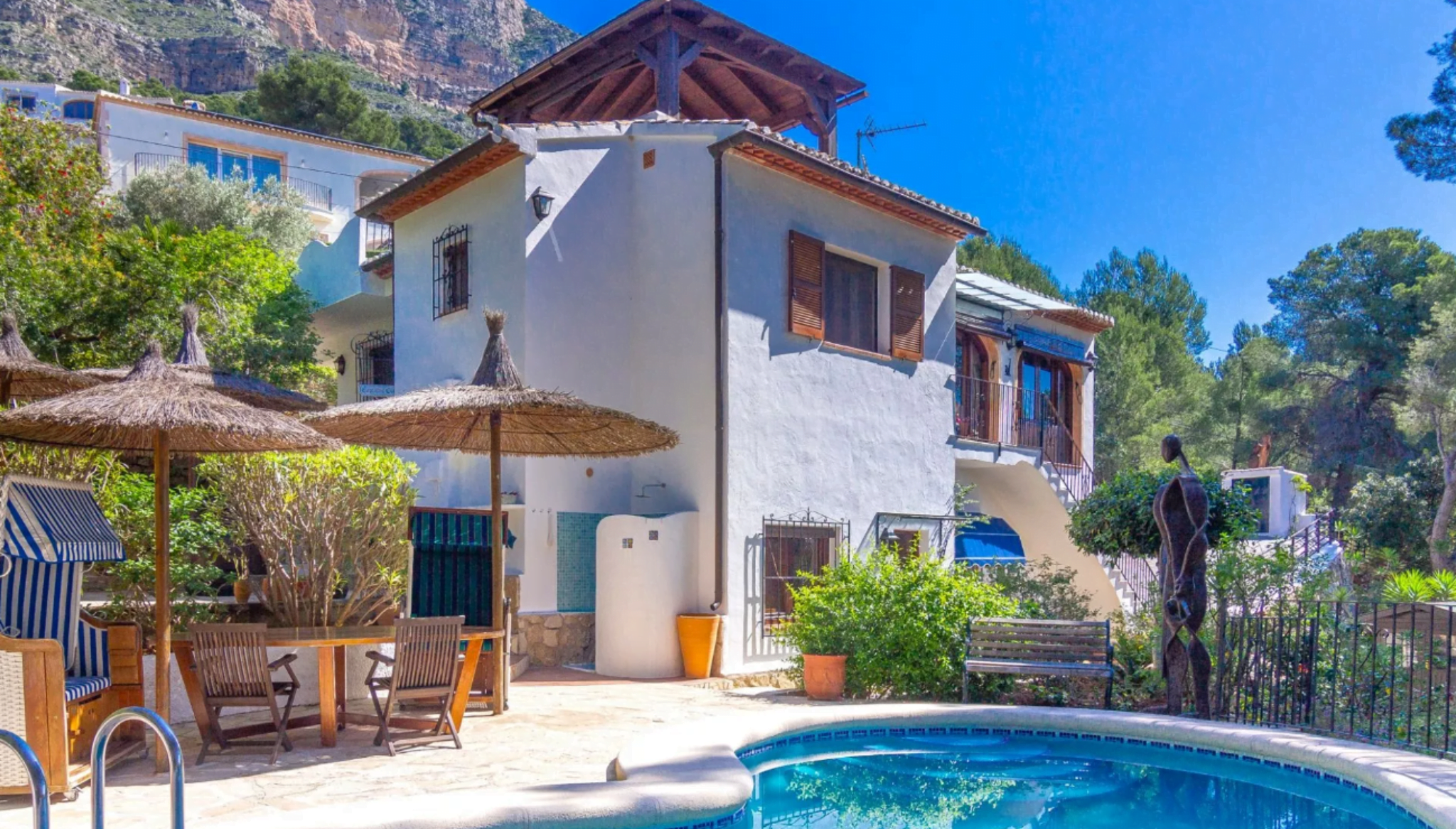 Villa con piscina en venta en El Montgó – MORAGUESPONS