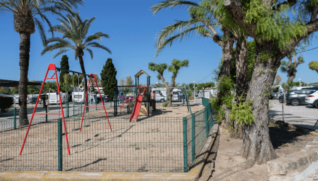 zona de parc infantil al càmping