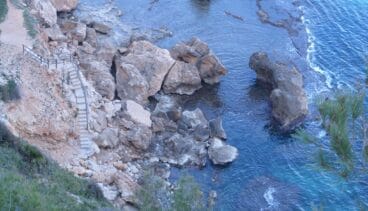 Acceso a la playa nudista de Dénia