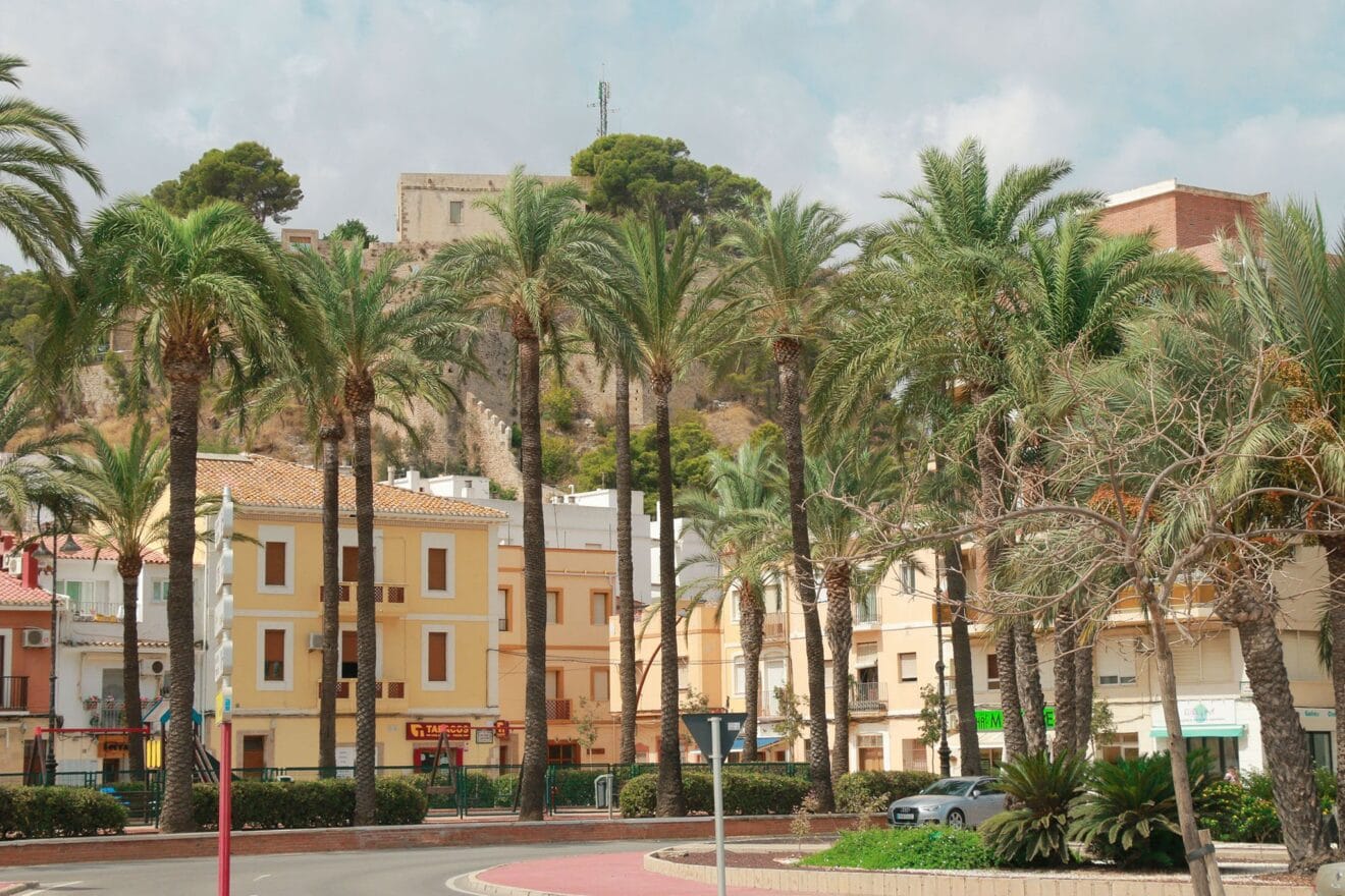 Así se ve el Castillo de Dénia hoy en día desde el puerto