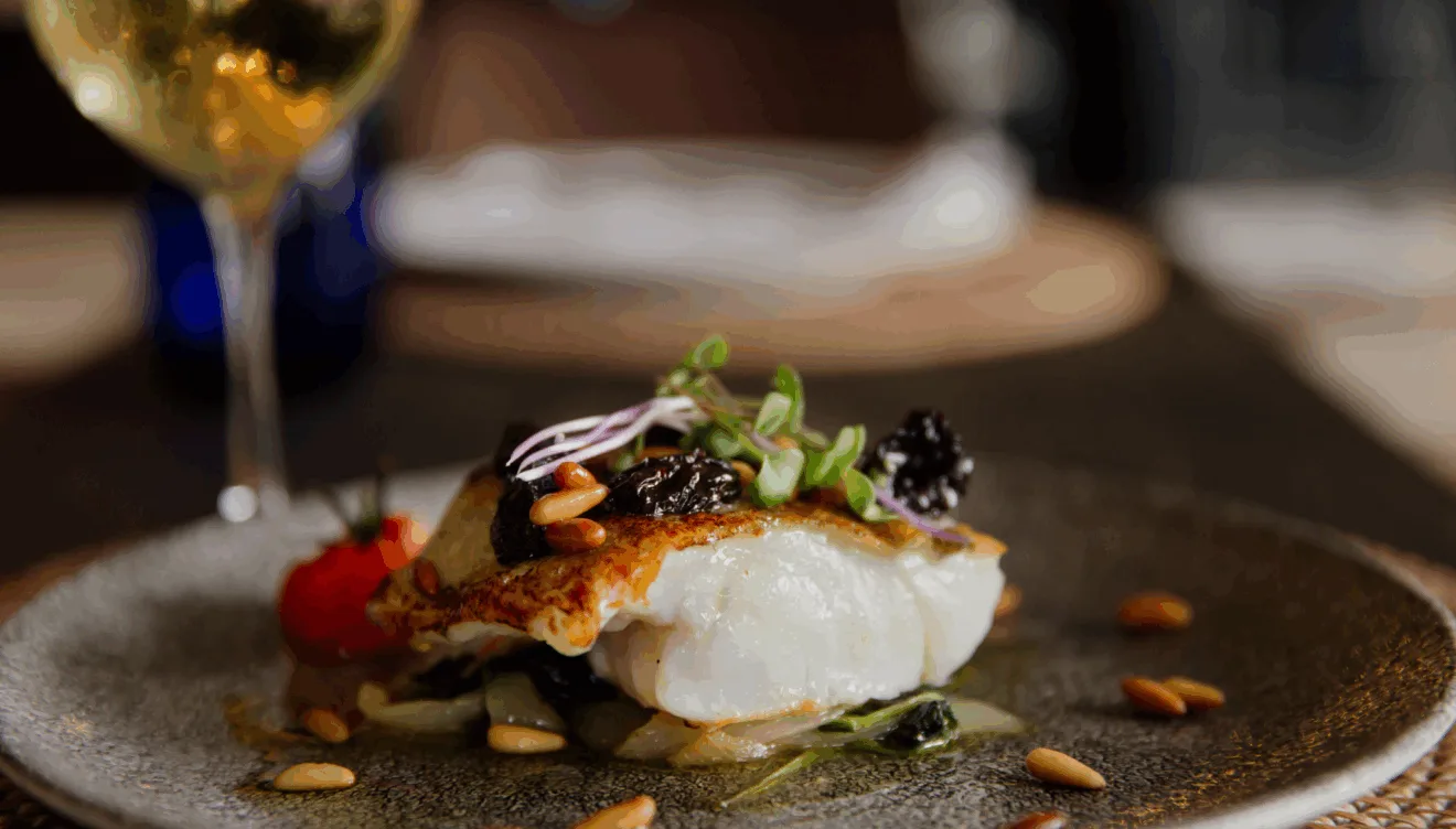 Bacalao fresco con ciruelas en Mediterrasian