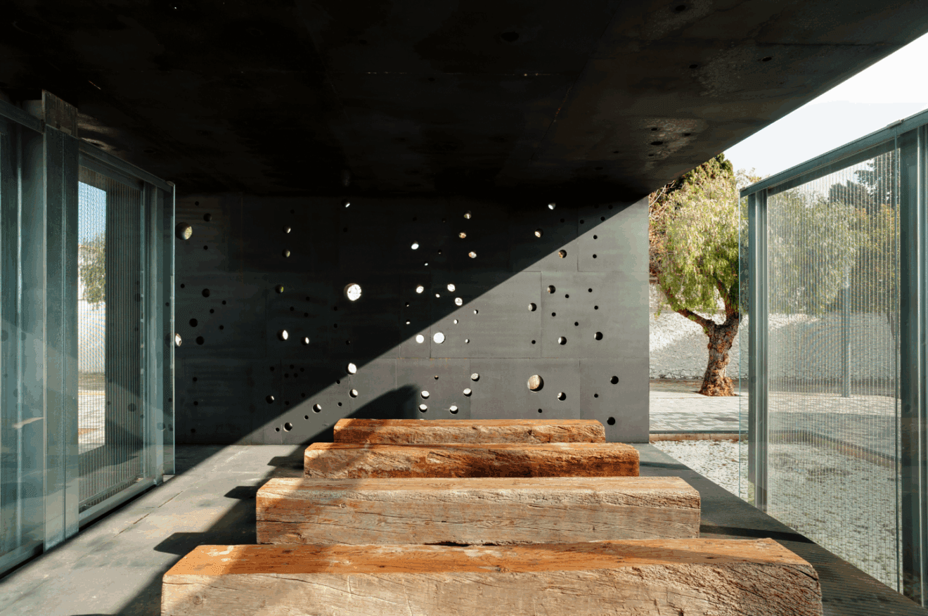 Constelación por la que penetra la luz en el espacio