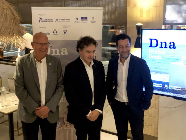 De izquiera a derecha, Vicent Grimalt, Francesc Colomer y Quique Dacosta en la presentación del Dna Festival