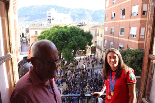 denia celebra con fiamma benitez su triunfo en el mundial 09