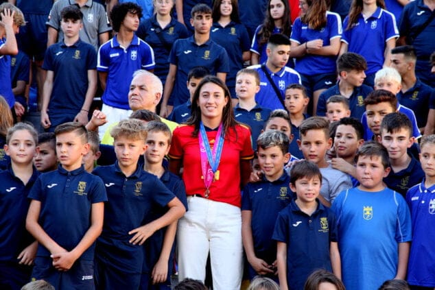 denia celebra con fiamma benitez su triunfo en el mundial 30