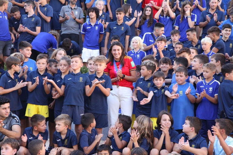 Dénia celebrates with Fiamma Benítez his victory in the 33th World Cup