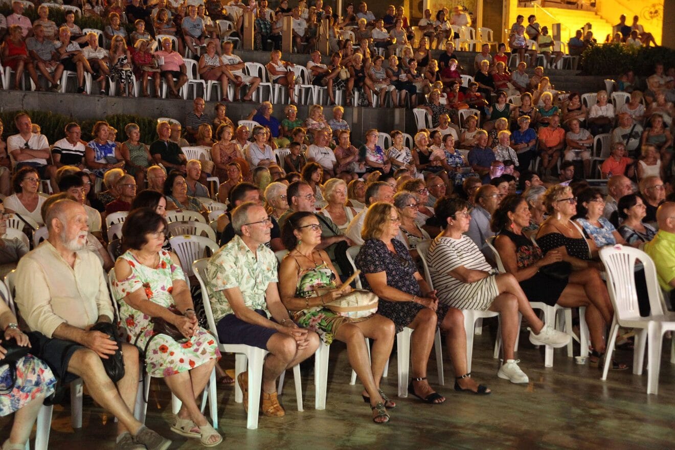 Dianium Dansa en la Mostra de Dansa Folklòrica de Dénia 01