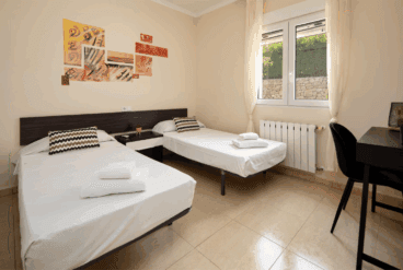 Dormitorio doble con dos camas individuales