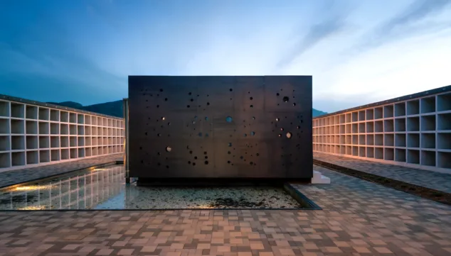 Imagen: Espacio de meditación en el cementerio de Pedreguer