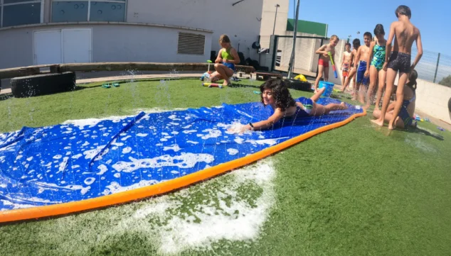 Imagen: Juegos de agua en la Escuela multideporte de Centro Deportivo Dénia