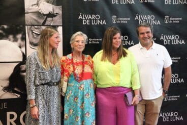 La familia del actor en el photocall del homenaje