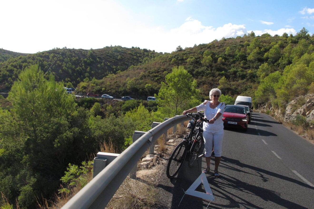 Larga cola en Les Planes por el accidente de Dénia