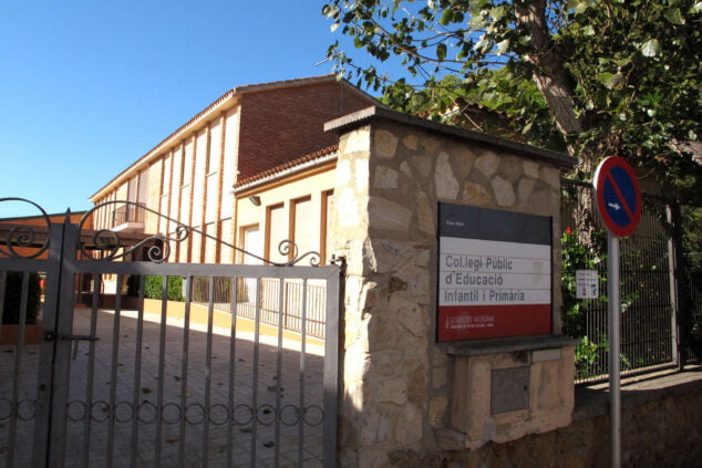 Imagen: Puerta del colegio Pare Pere de Jesús Pobre