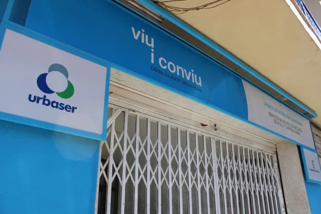 Imagen: Puerta del punto de información de basura y limpieza