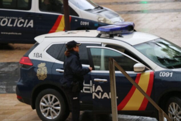 Juicio contra un hombre que violó a su expareja en Dénia tras saltarse una orden de alejamiento 1 Imagen: Vehículo de la Policía Nacional en Dénia (archivo)