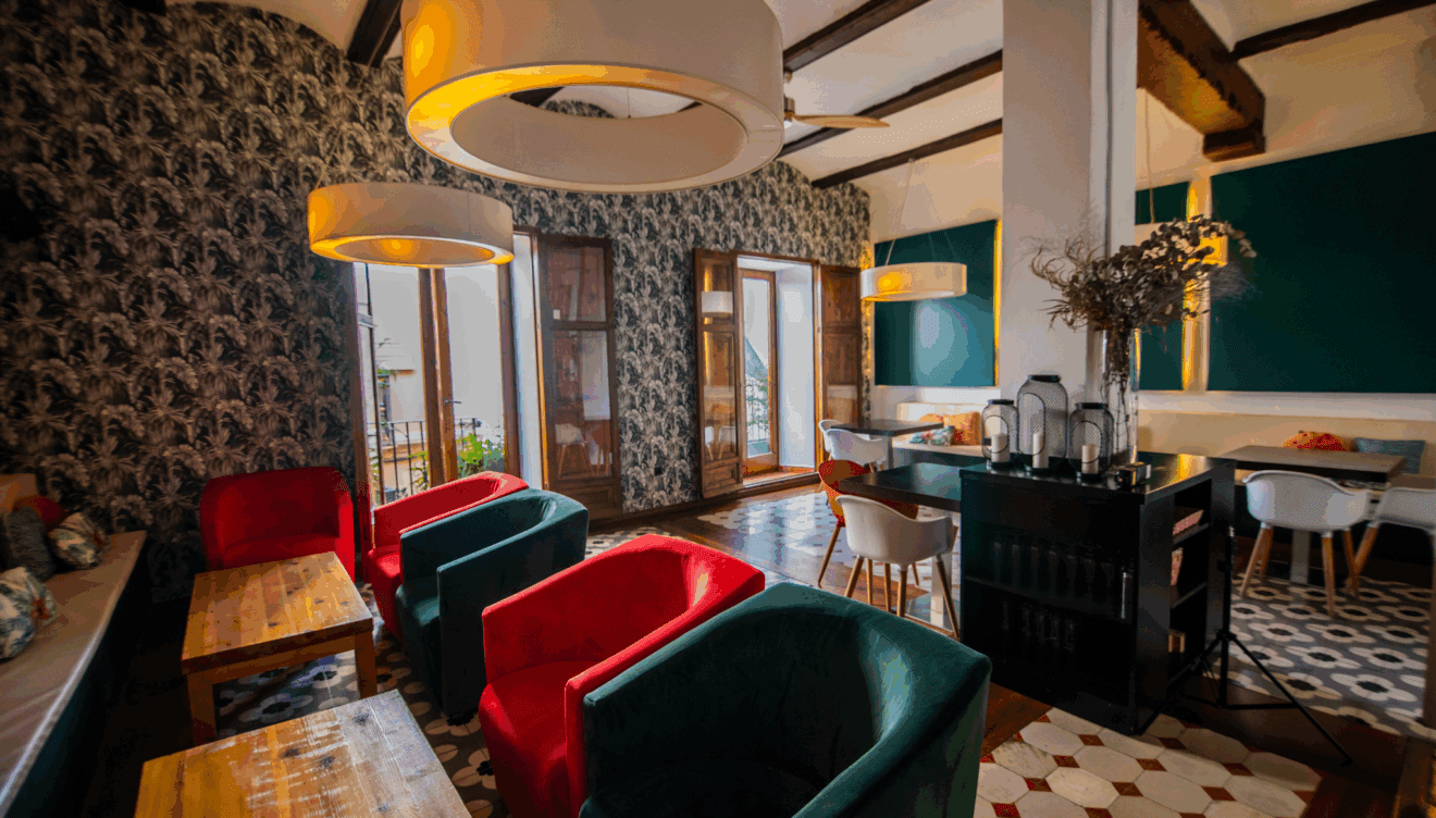 Acogedor interior de este restaurante en Dénia