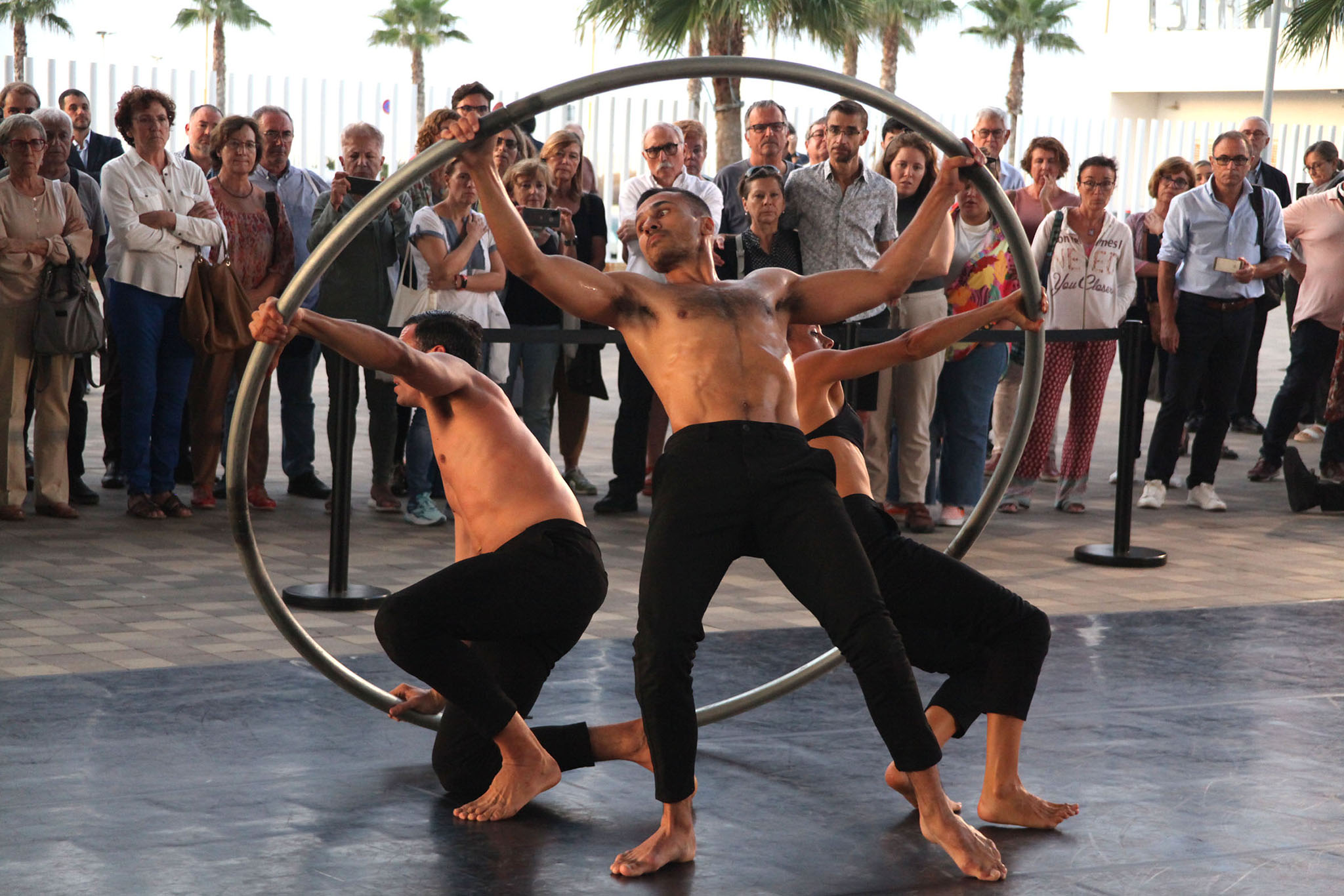 Actuación de danza durante la inauguración del Festival de les Humanitats