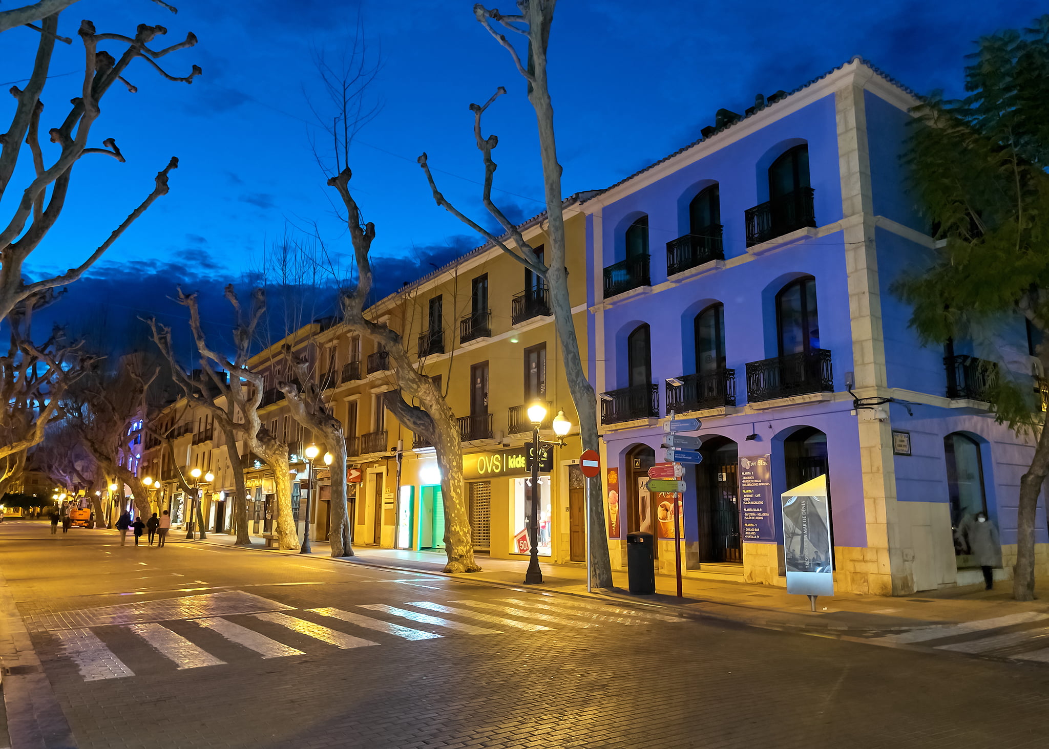 Calle Marqués de Campo en Dénia con la iluminación actual