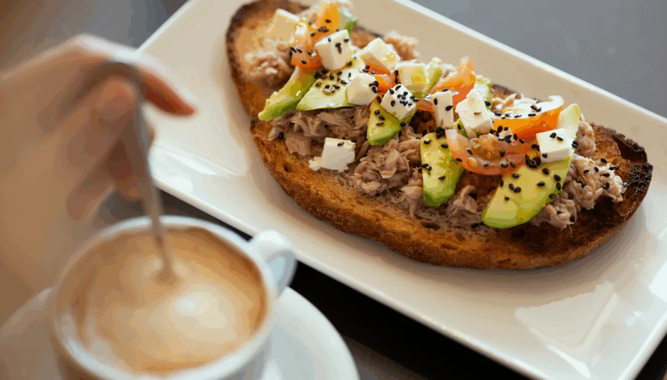 Disfruta de tu desayuno en Kuula Poke