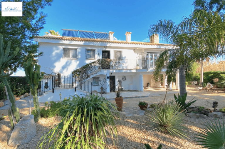 Fachada de la villa frente al mar