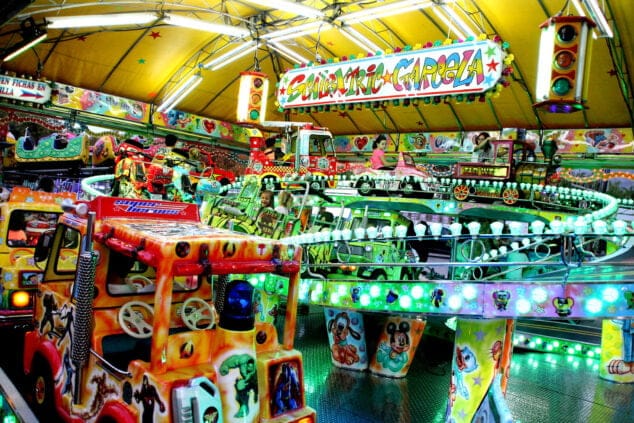 familias disfrutan de la fira de tots sants de denia 2022 06