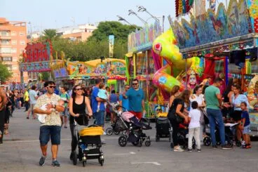 Familias disfrutan de la Fira de Tots Sants de Dénia 2022  11
