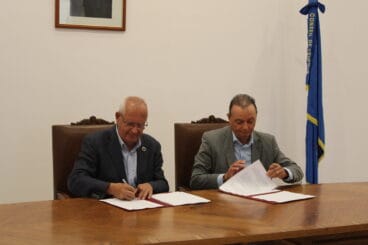 firma del convenio entre denia y por el festival de les humanitats