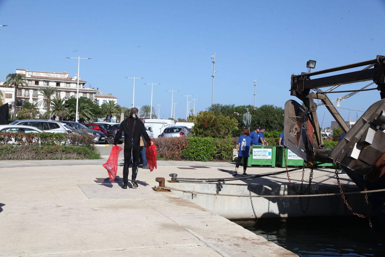 Jornada de limpieza de la costa de Dénia 03