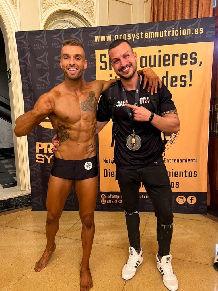 Kiko Vicens junto a su entrenador