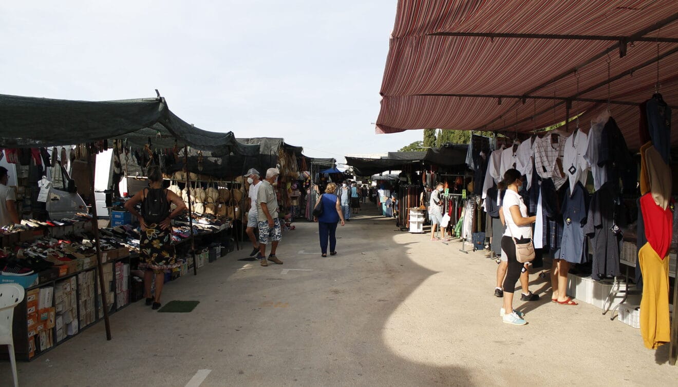 Mercadillo de los lunes de Dénia en Torrecremada (archivo)