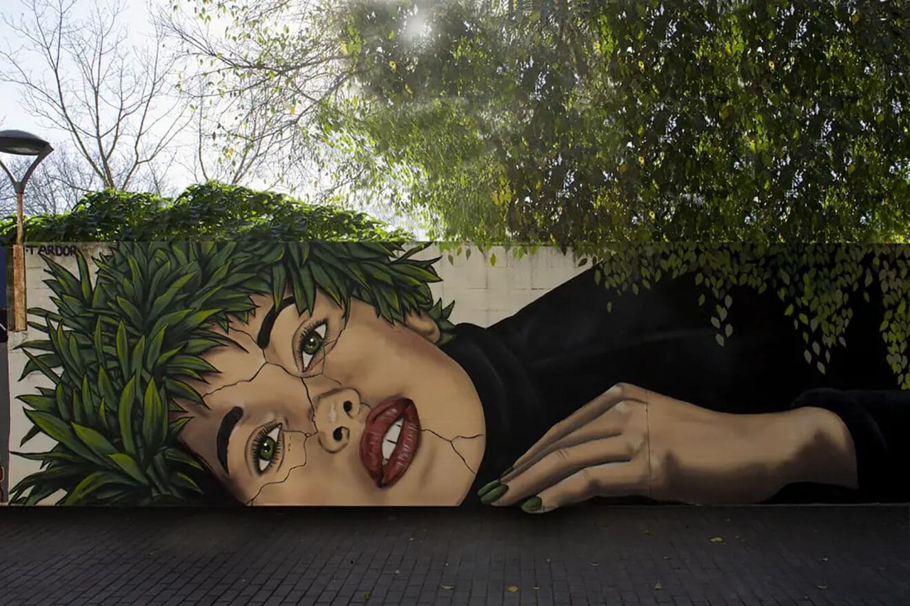 Mural de Tardor en una calle de Dénia
