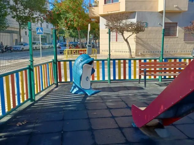 Nuevas papeleras, oficina y contenedores: las últimas novedades sobre el nuevo servicio de limpieza y recogida de Dénia 2 nuevas papeleras en parques infantiles de denia
