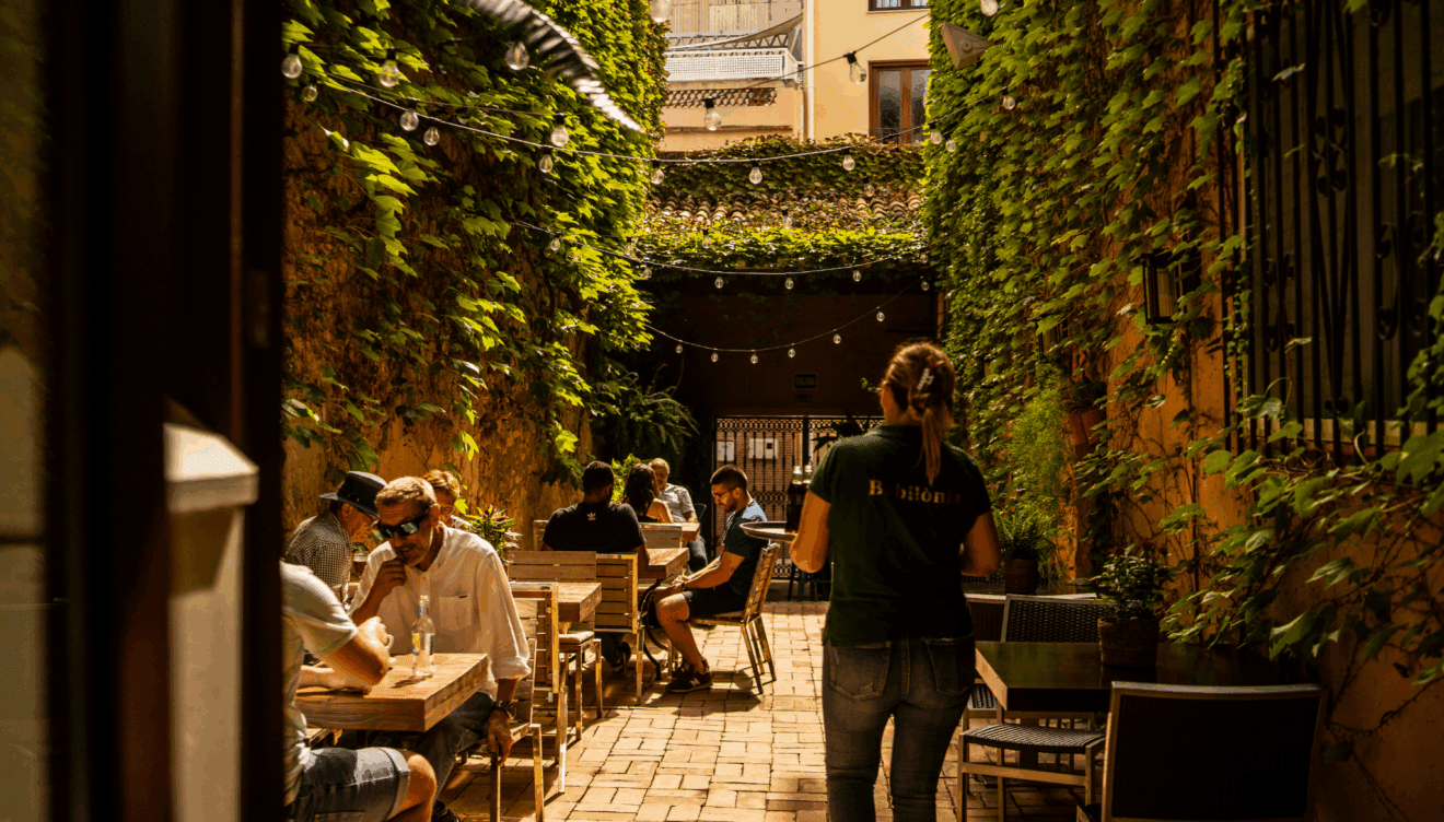 Patio interior del restaurante en Dénia