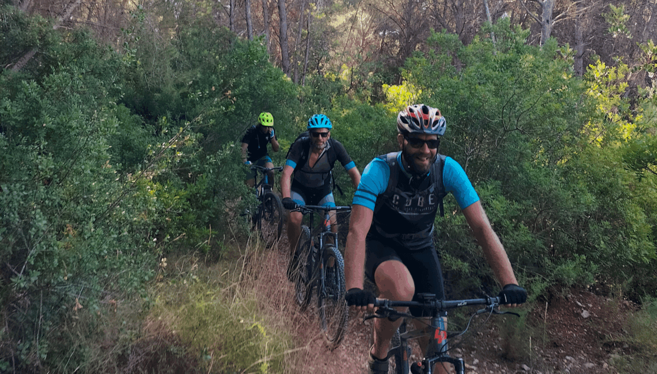 Rutas de montaña con desniveles y trialeras