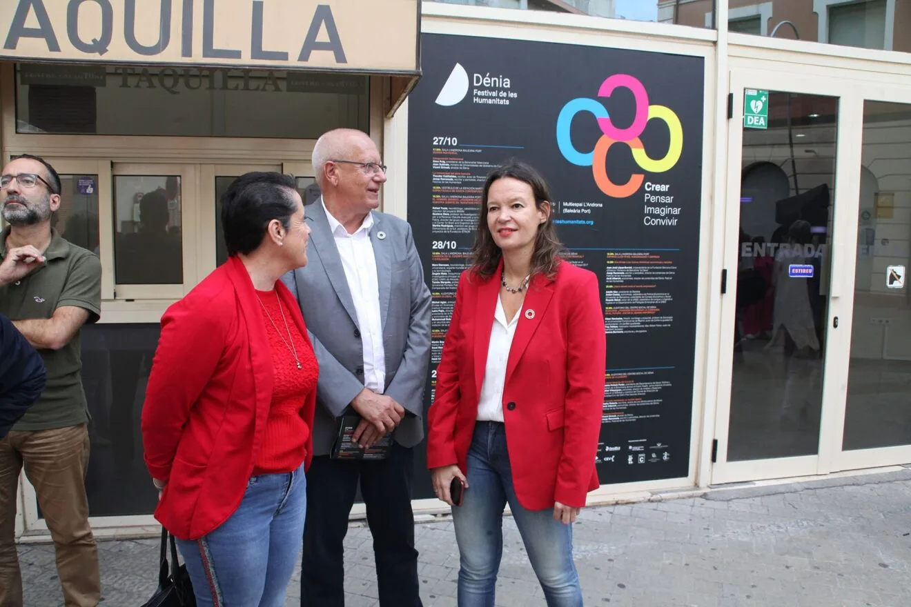 Vicent Grimalt junto a Leire Pajín antes de su participación en el Festival de les Humanitats