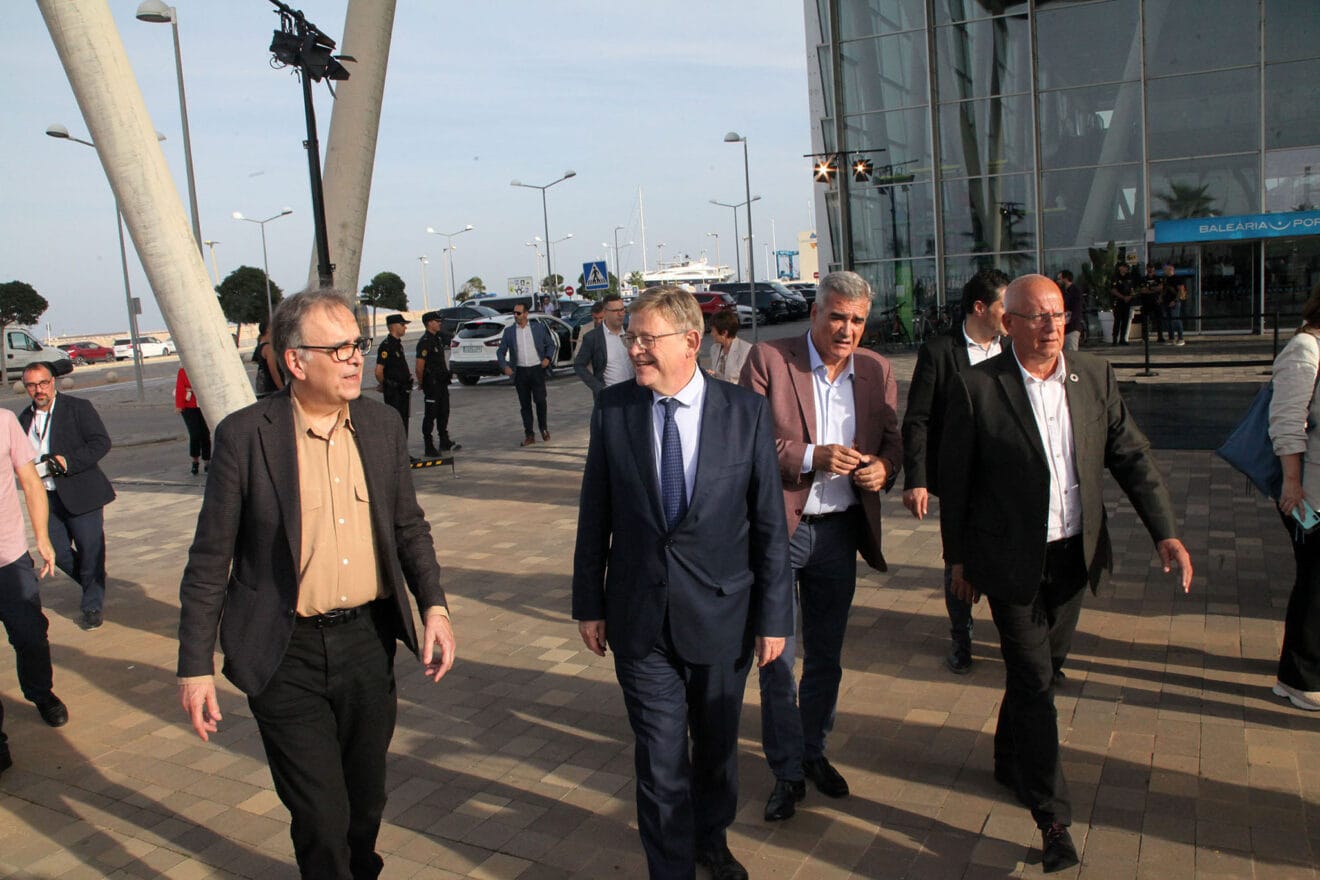 Ximo Puig junto a Joan Subirats, Vicent Grimalt y Adolfo Utor en el Festival de les Humanitats de Dénia