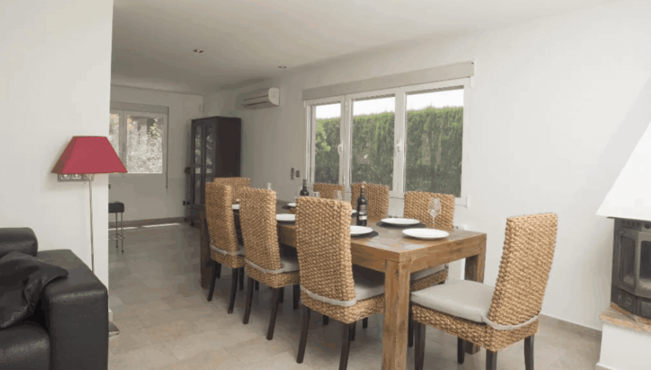 Zona de comedor junto al salón