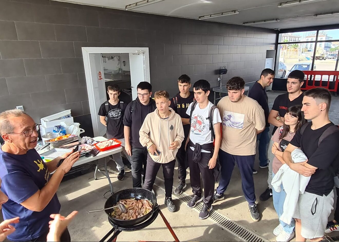 Alumnos en el encuentro con la Cofradía de Pesacadores de Dénia
