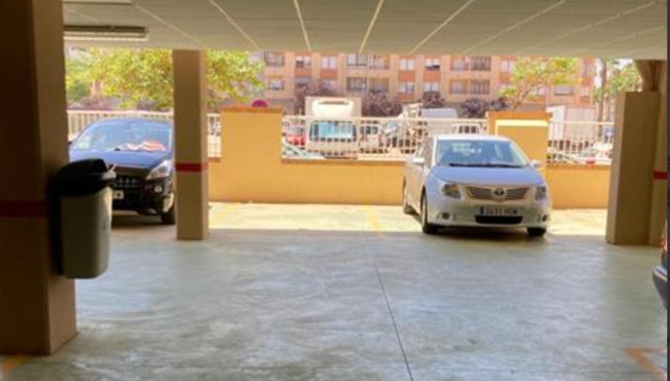 Apartamento con plaza de parking cubierta
