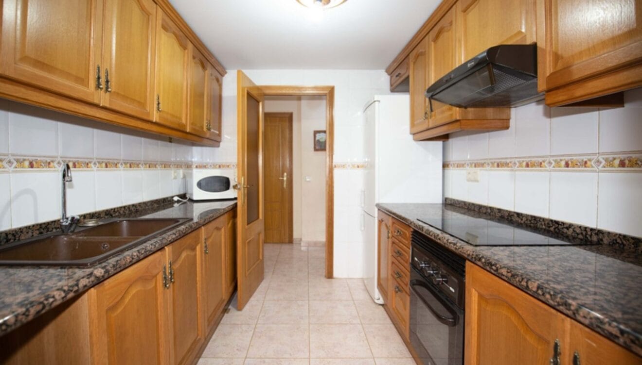 Cocina muy amplia y totalmente equipada