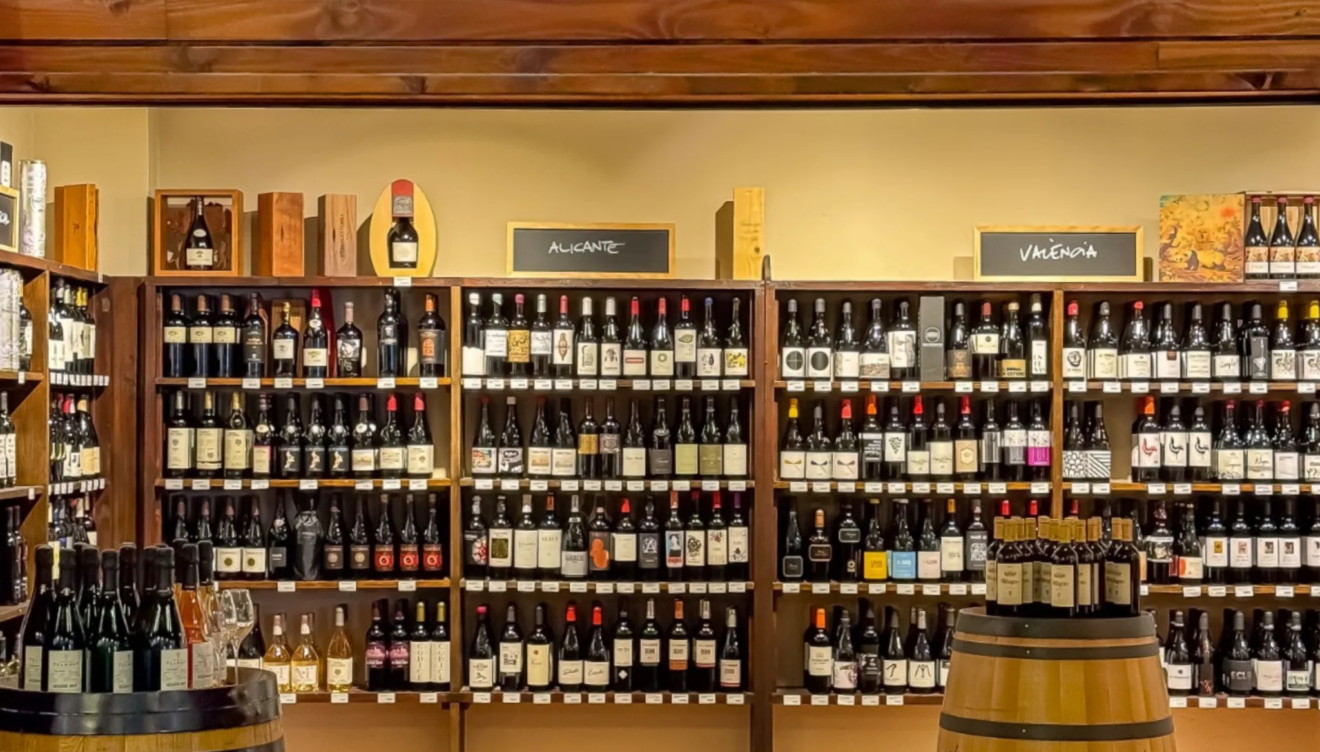 Colección de vinos nacionales e internacionales en Alicante