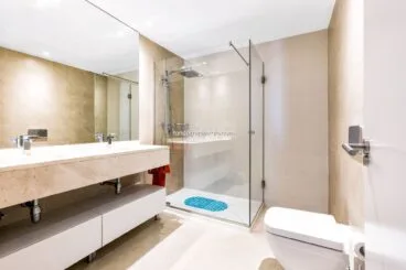 Cuarto de baño doble equipado con plato de ducha