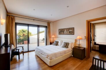 Dormitorio principal muy amplio y luminoso con acceso exterior