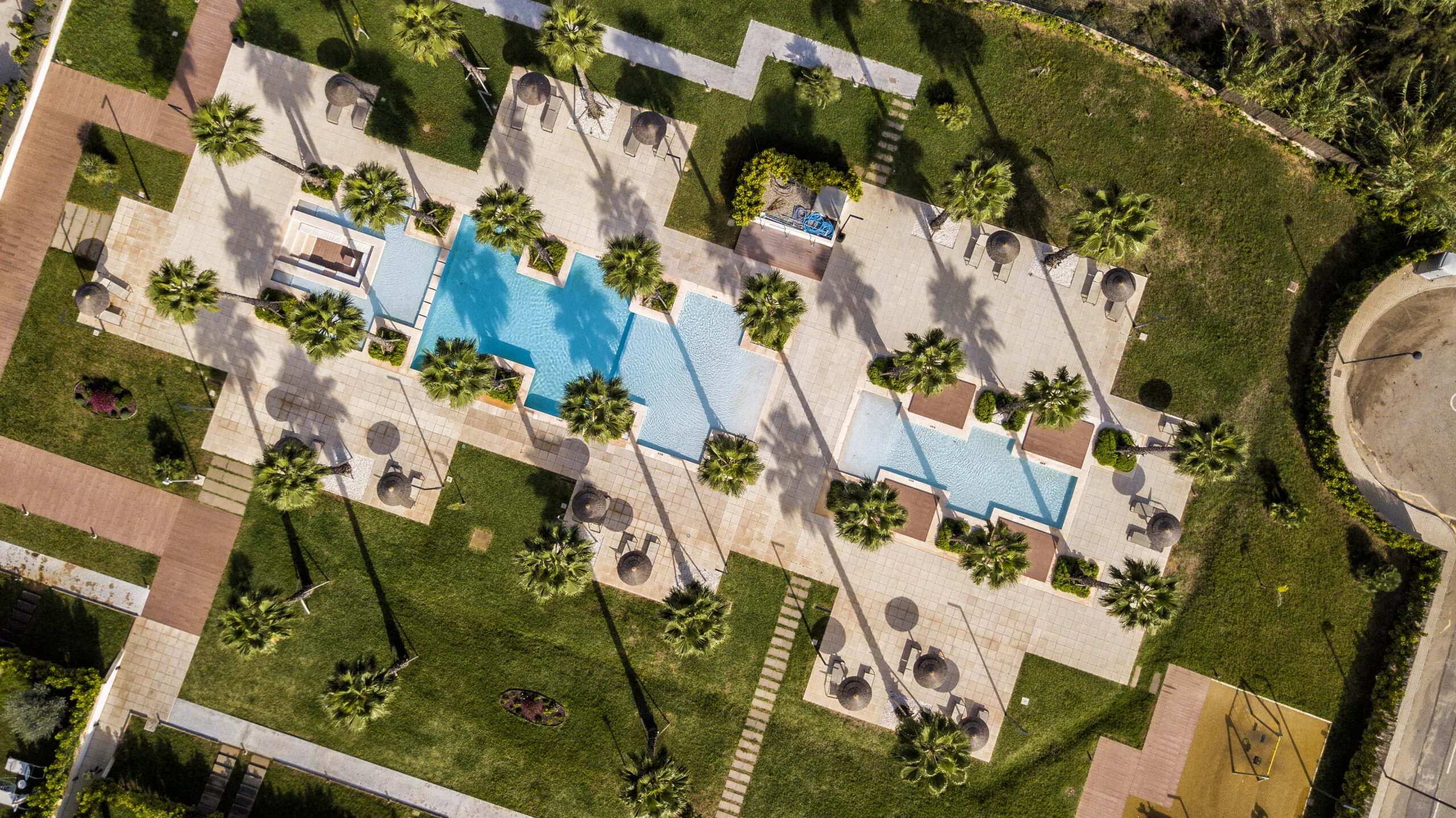 Exclusiva urbanización de lujo con piscina y jardines privados