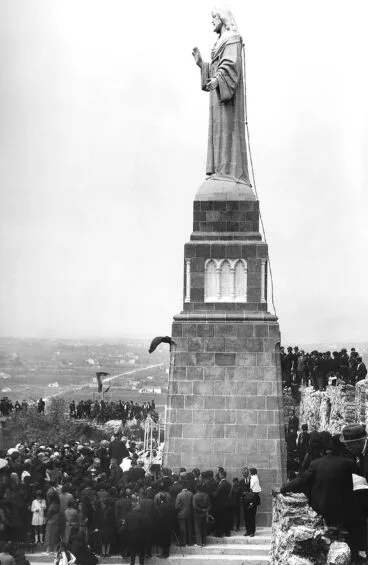 Inauguración del monumento del Sagrado Corazón, arriba del Castillo el 3 de mayo de 1927 | Colección Cardona Far (Arxiu Municipal de Dénia)