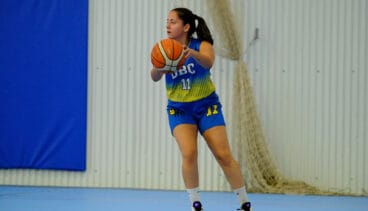 Jugadora del Dénia Básquet femenino ante el Ondara