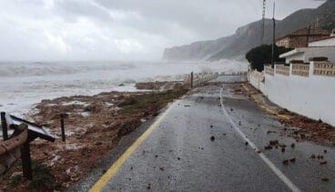las rocas sobre la carretera de les rotes durante el gloria